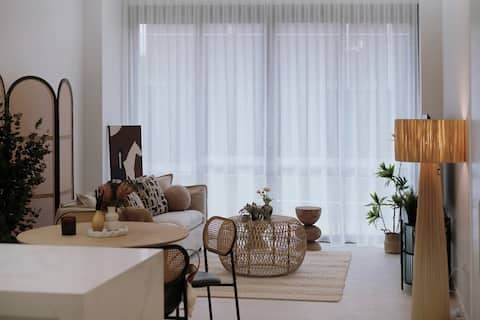 Top performing Airbnb: 'Nomadic' ·2BR Apt in Burwood near OlympicPark/CBD in Burwood