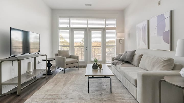 Landing | Modern 2bd, Rooftop Lounge, Gym - Cary, NC