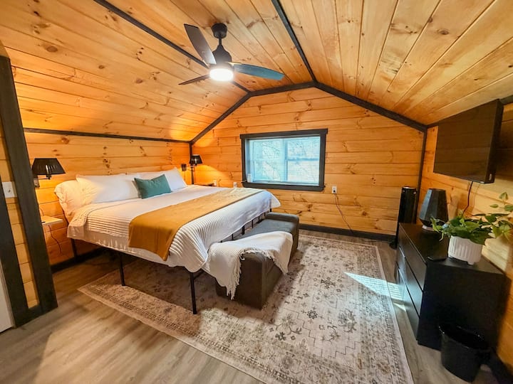 The Night Owl Nest Modern Retreat In Hocking Hills - New Plymouth, OH