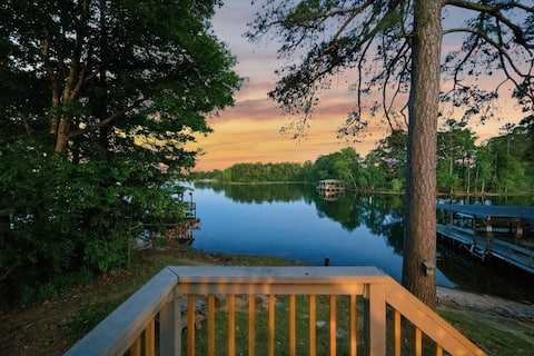Cozy Lakefront | Firepit