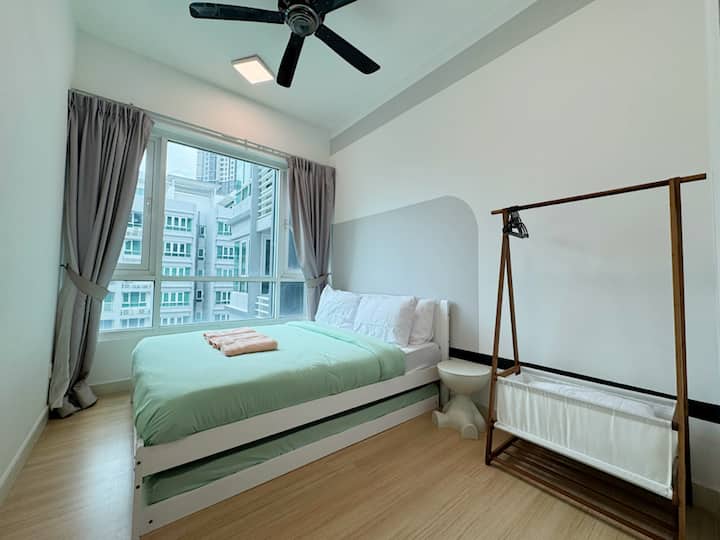 1 ควีนไซส์และ 1 เตียงเดี่ยว