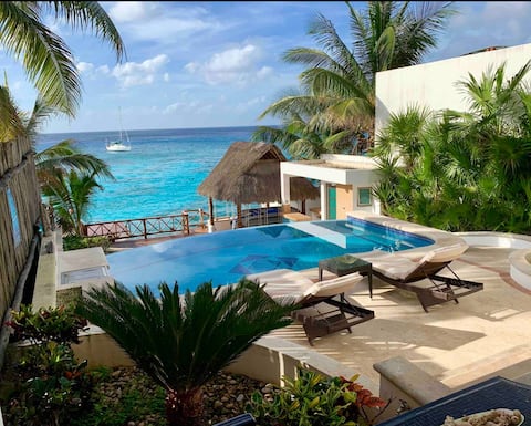 Beachfront with pier and saltwater pool for 14
