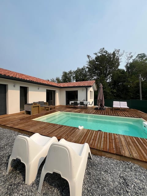 Villa with Pool - 10 Guests