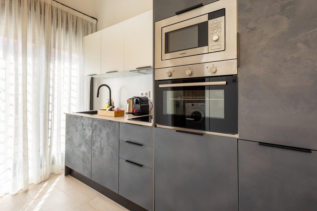 Popular Airbnb listing: Dobo Perchel 2Pax 1Bth Gnd Floor in Parque Ayala