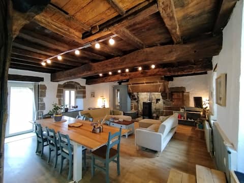 Quiet 17th-century farmhouse, Gîte de la Touche