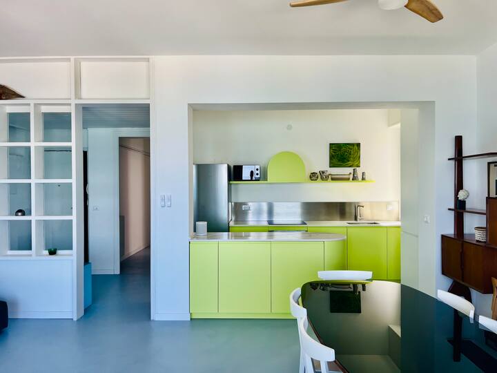 3 bedrooms waterfront flat