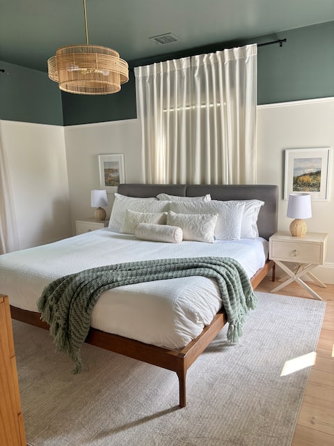 Coastal Retreat - 3 BR/2.5 Bath