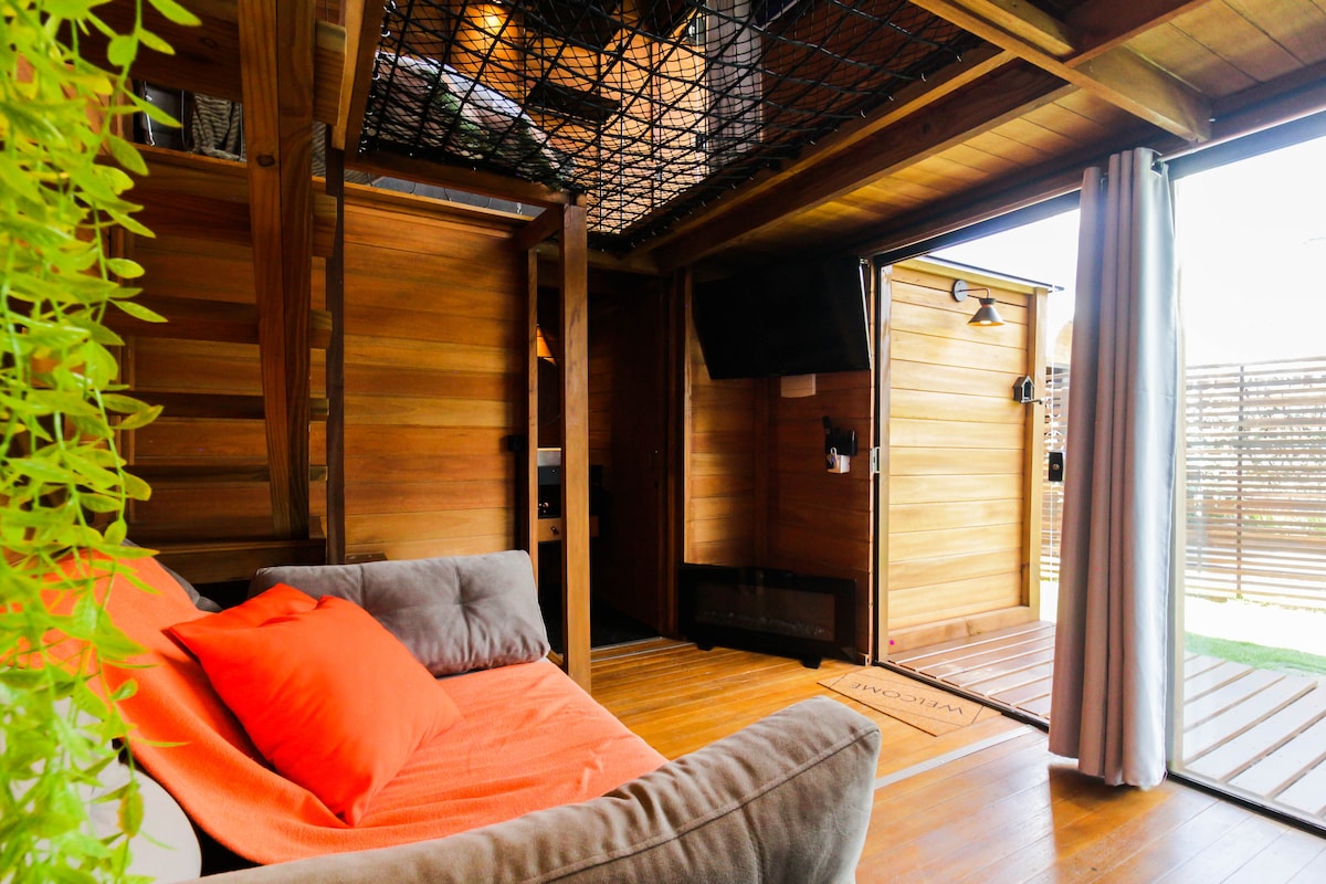 Anúncio popular: Romantic cabin with hot tub and comfort em Campina Do Siqueira