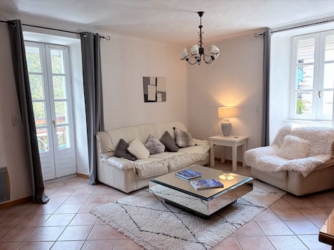 Popular Airbnb listing: Apartment 107 Rue des écoles, Bozel in Bozel