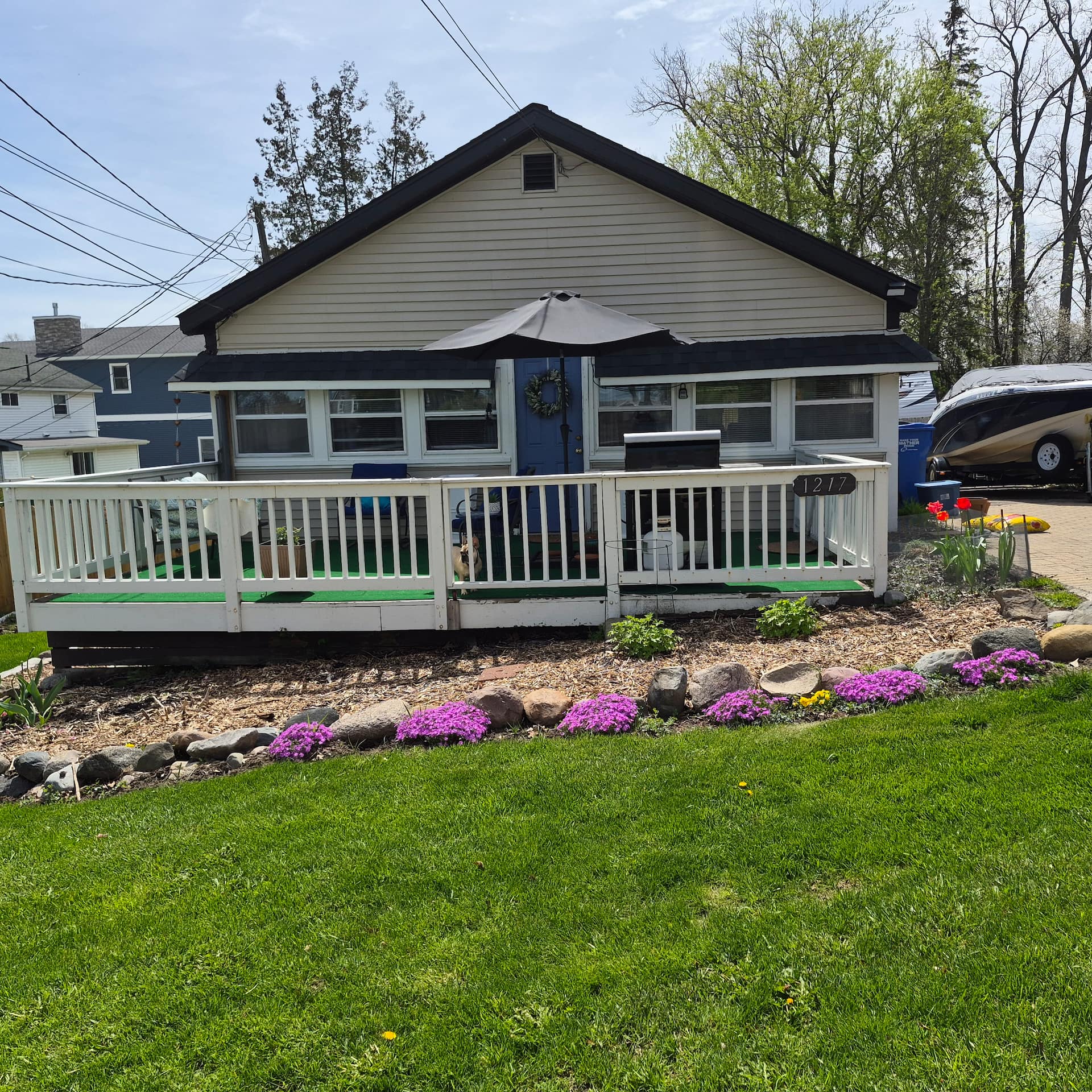 Sunrise cottage. Lake access to Lake Chemung