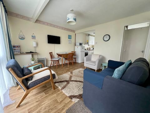 Top Airbnb: Mary's Chalet in Ormesby St. Margaret With Scratby