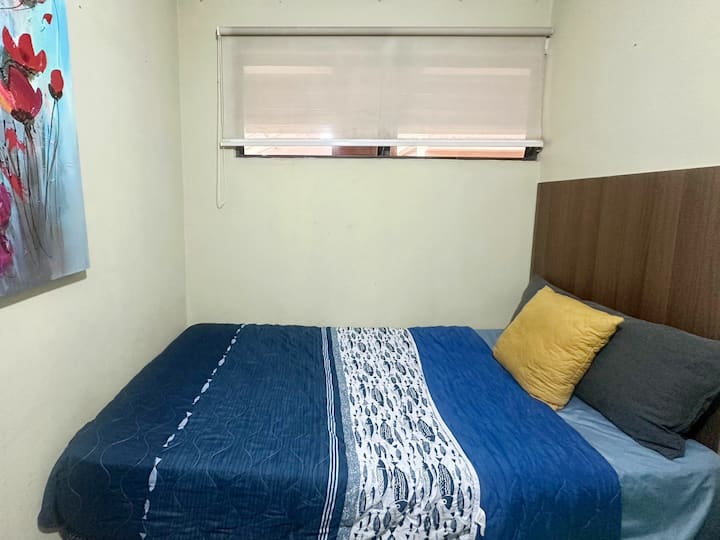 Jednolôžko v práčovni. Spočítať stropný ventilátor