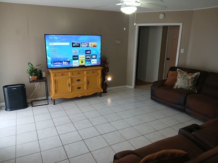 Helotes Hideaway • Rodeo, Short Drive To Six Flags - Helotes, TX