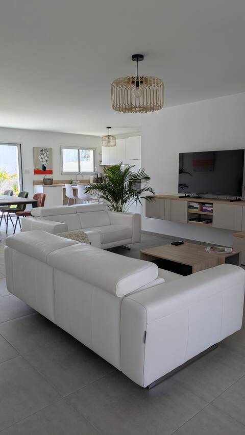 Top Airbnb: New house 20 m from the Vendée Corniche sea à Saint Hilaire De Riez