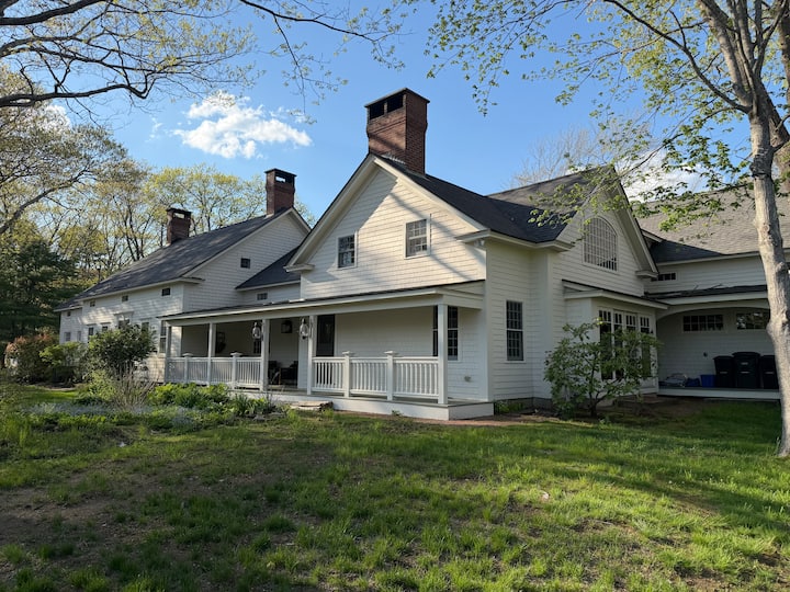 Shore House - Walk To Beach, Expansive Home York - York