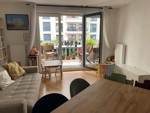 Top Airbnb: Oasis on the outskirts of Paris | Balcony & Quiet - M14 in Saint Ouen Sur Seine