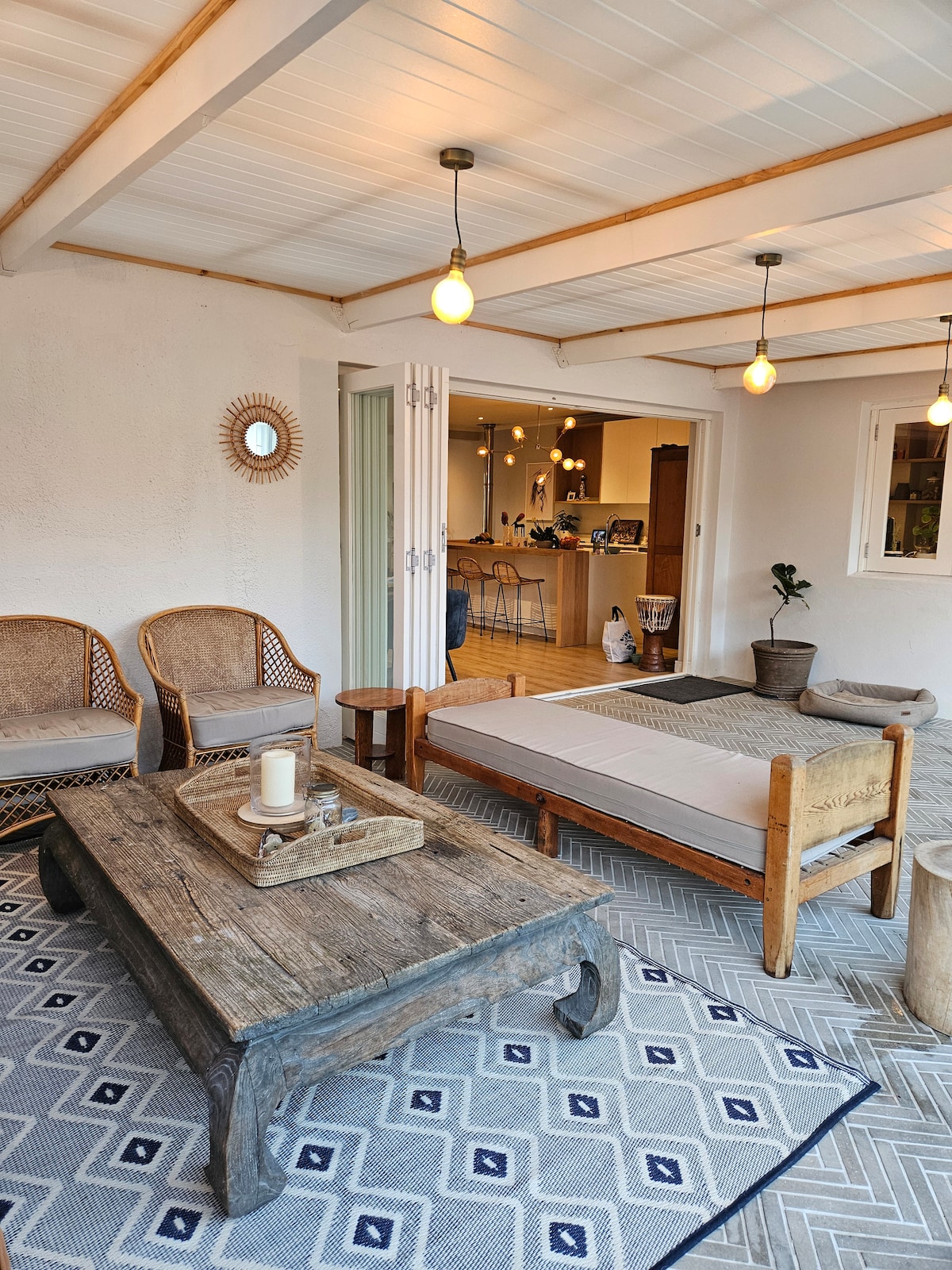 Elegante casa familiar con vida al aire libre - Airbnb