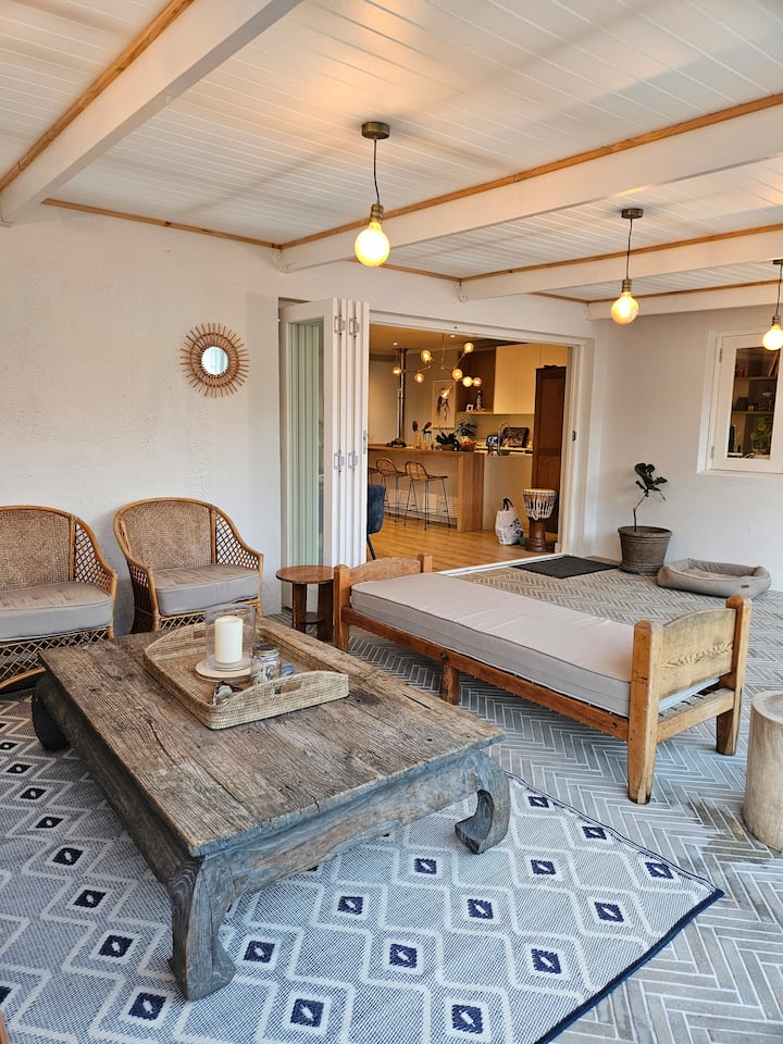 Elegante casa familiar con vida al aire libre - Airbnb