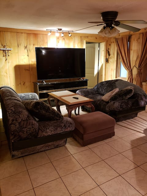 Successful Airbnb property: gingerbread house in Wasaga Beach