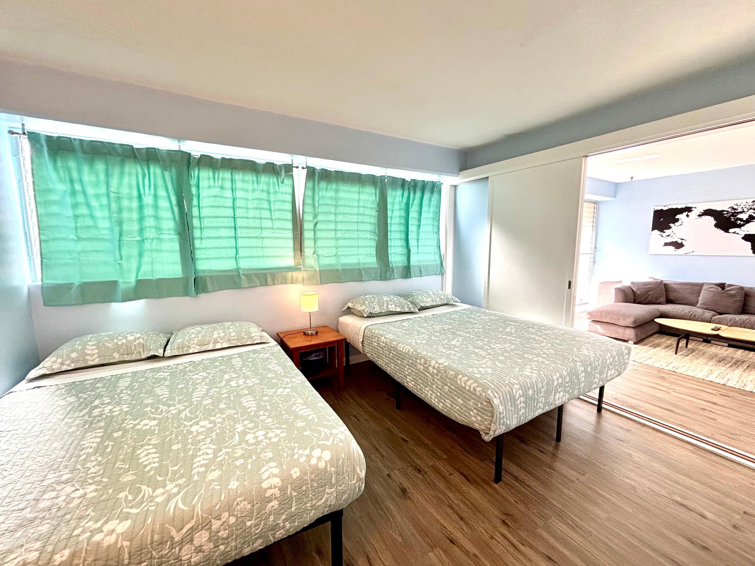 New 2BR Waikiki Condo kitchen FREE parking Pool - Image 10