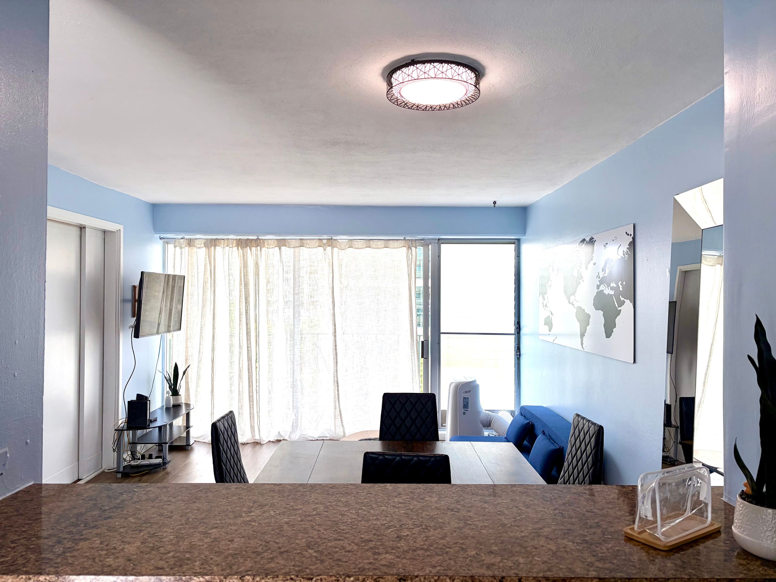 New 2BR Waikiki Condo kitchen FREE parking Pool - Image 18