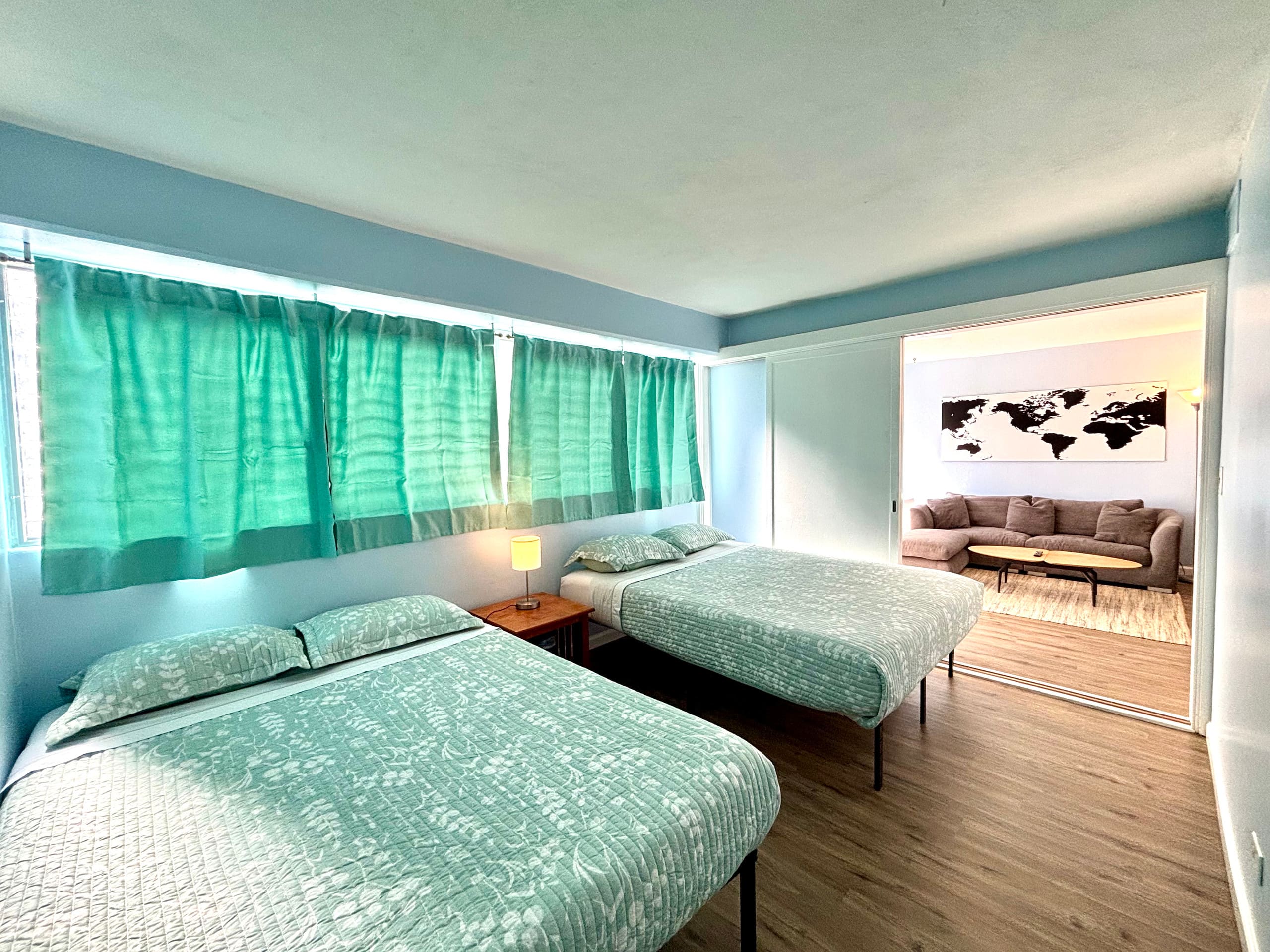 New 2BR Waikiki Condo kitchen FREE parking Pool - Image 3