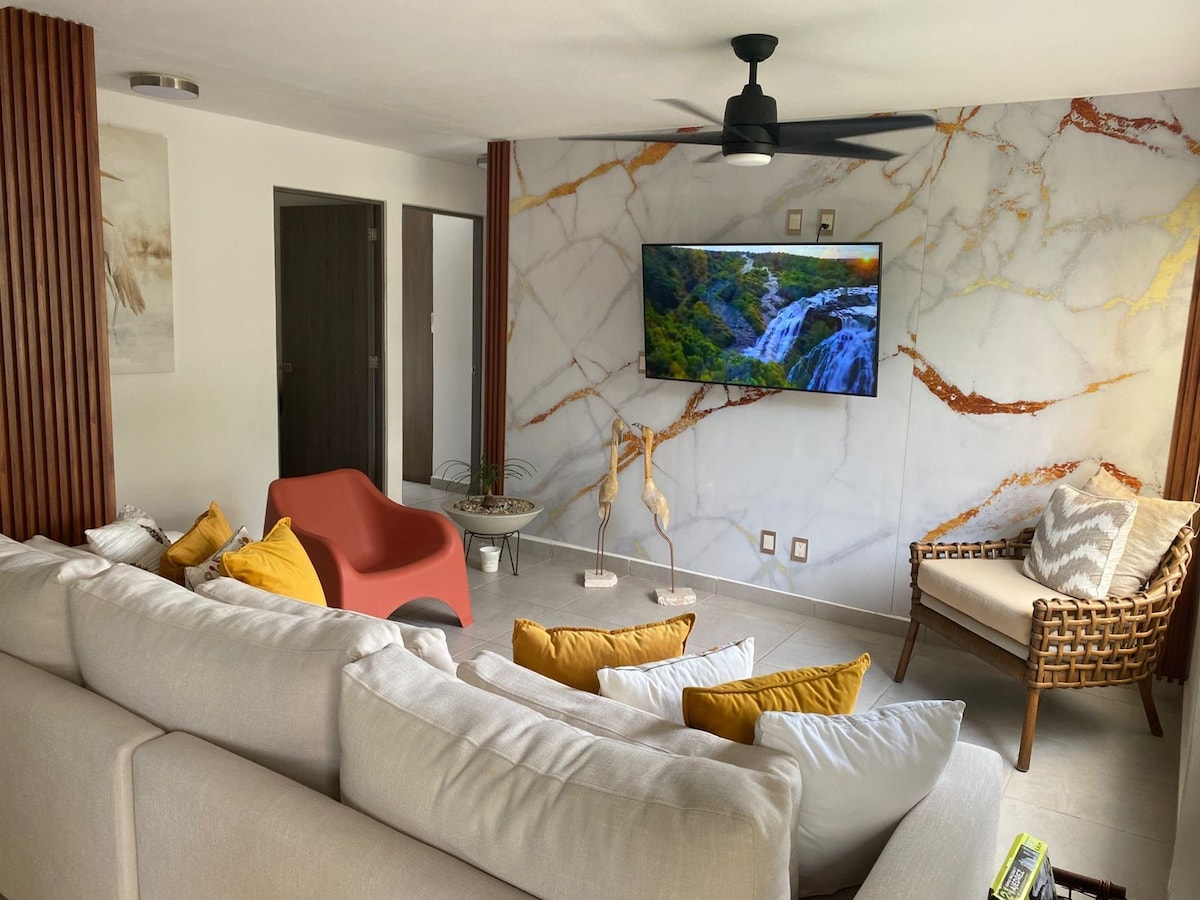 Popular Airbnb listing: Apartment in Punta Diamante with beach club in Acapulco De Juárez