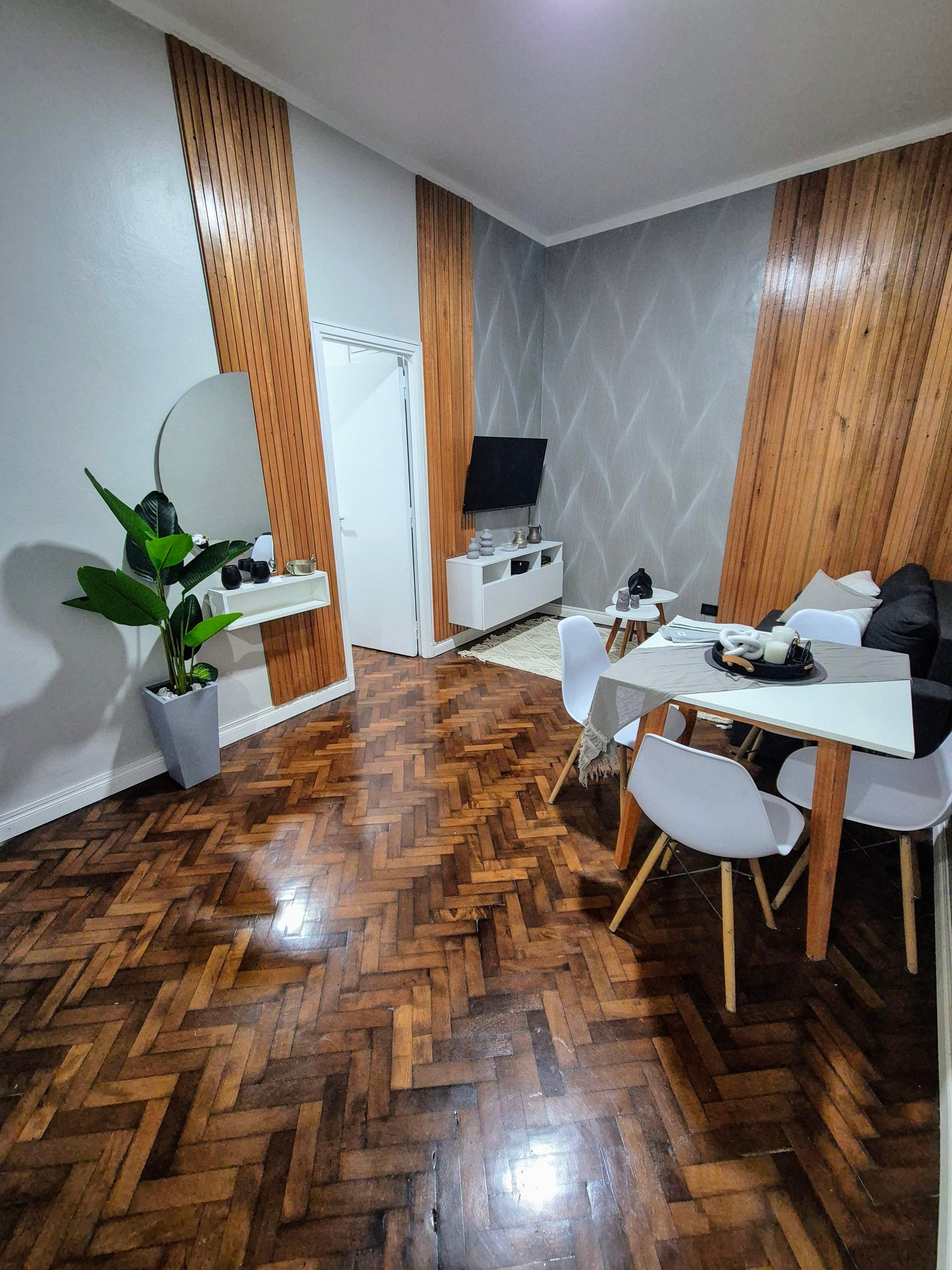 Refurbished one-bedroom apartment in Monserrat