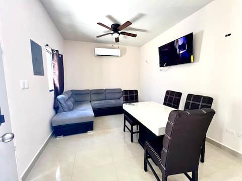 6 Blocks Consulate|2REC/1BA|4 CaMas|Parking