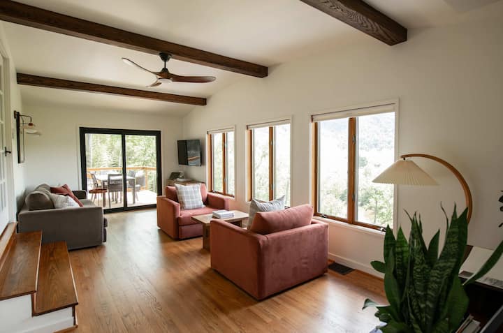 Luxury River Retreat • Hot Tub, Views, Fire Pit - Strasburg, VA