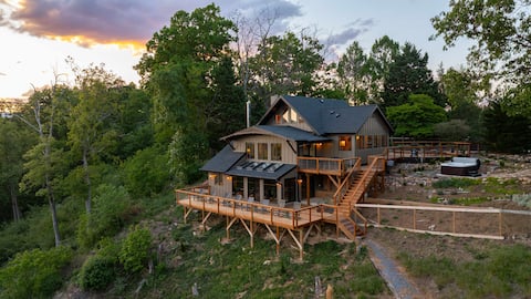 Luxury River Retreat • Hot Tub, Views, Fire Pit