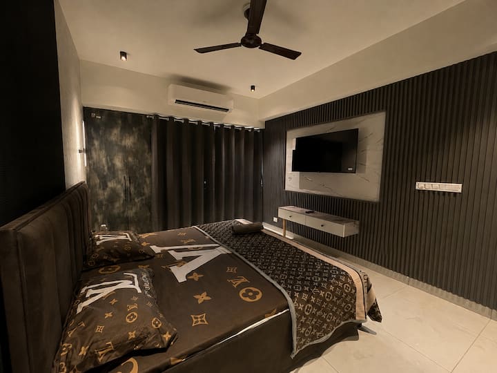 Veloura Luxe 3bhk | City View - Noida