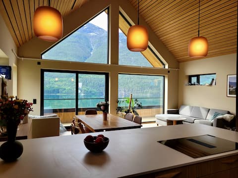 Child-friendly house with fjord view