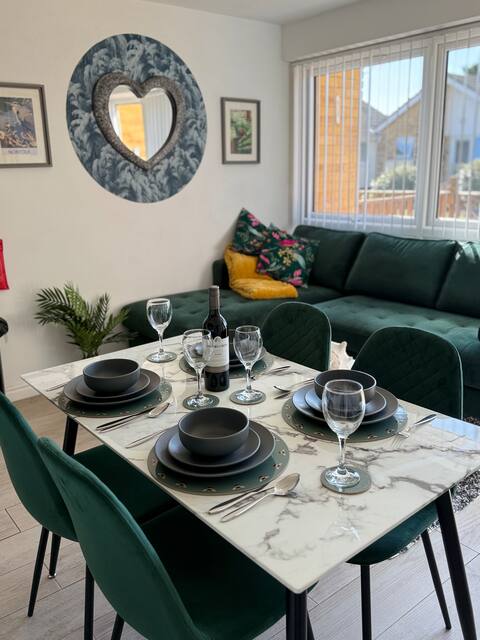 Popular Airbnb listing: The Snug in Corton