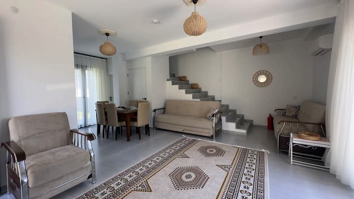 ÇEşme-reisdere | ÖZel Havuz | 3+1 Bahçeli Villa - Alaçatı