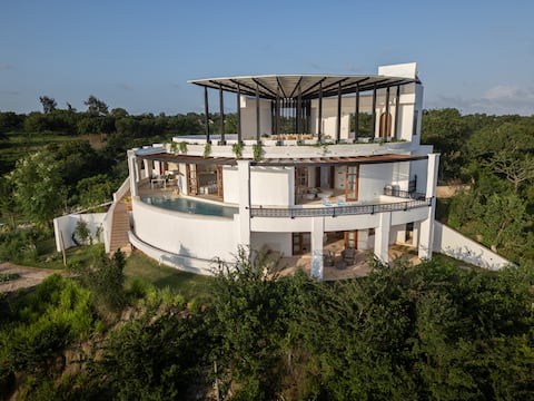 Chez Donéo | Architecture, Food & Epic Sunsets