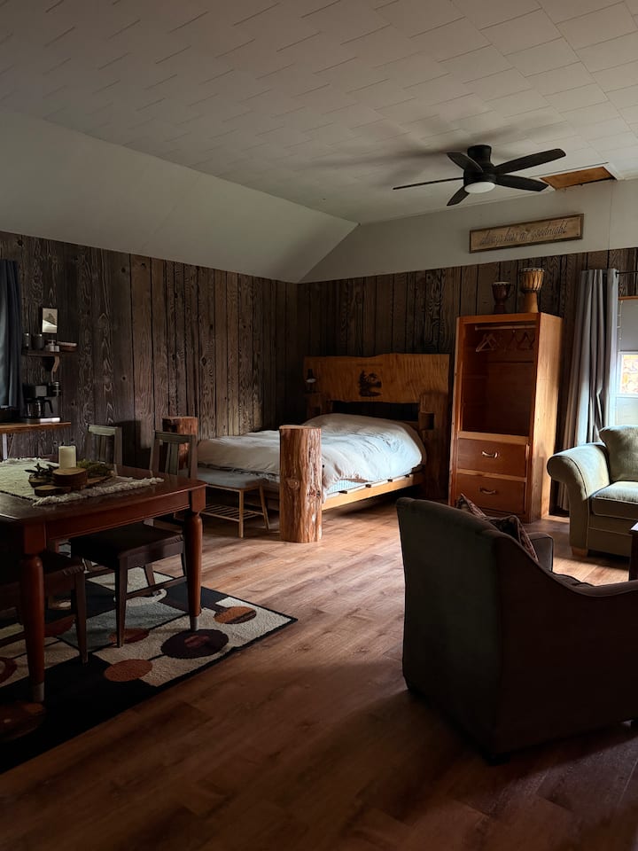 Steamdonkey Cedar Cabin | Forest Retreat - Vancouver Island