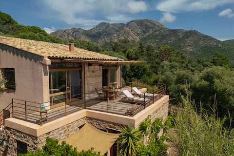 House between sea and maquis