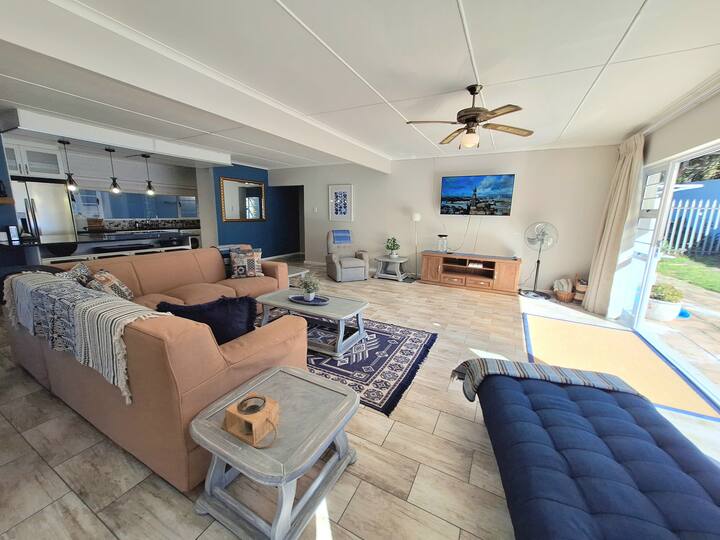 Beachy Keen Holiday Home | Pool - Port Alfred
