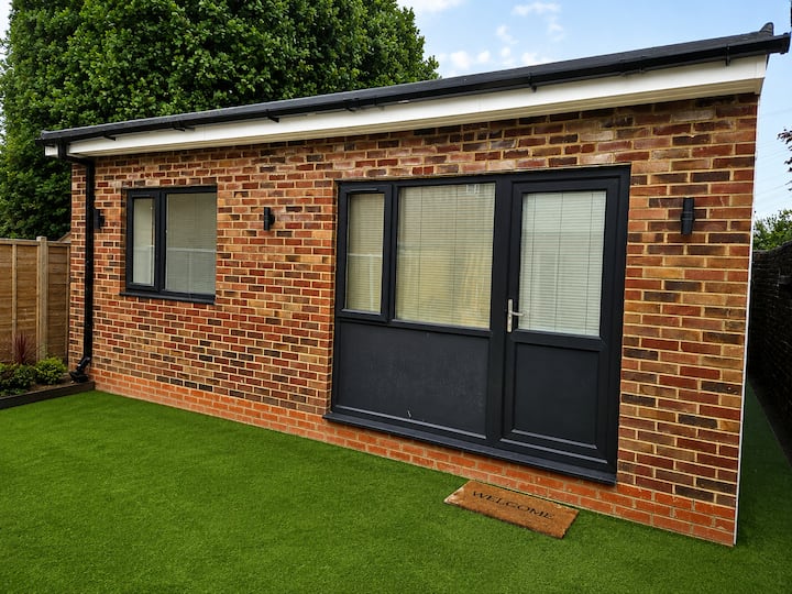 Modern 2-bedroom Apartment, Near Central London - London