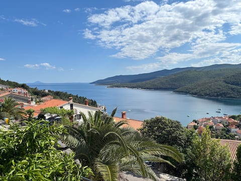 Coccolina, studio apartment with a private hot tub