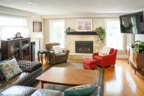Successful Airbnb property: Exec Bluffs Home | Walk to Lake | Office | 2P| Go in Scarborough Southwest