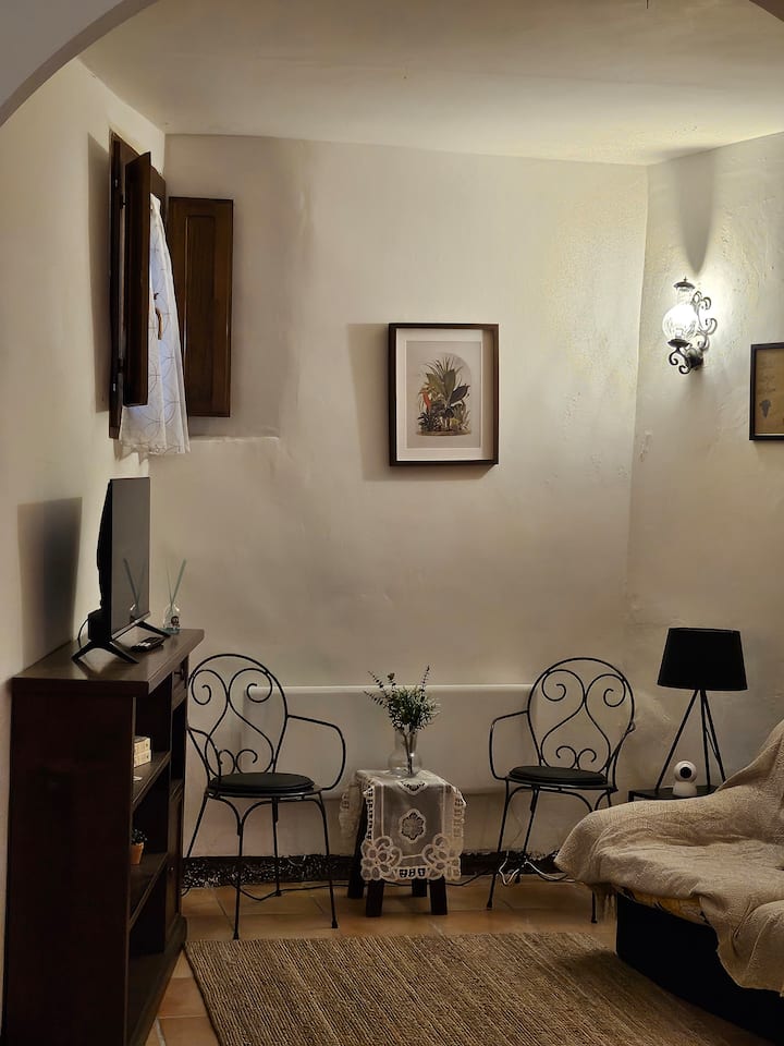 Characteristic Stone House, Center Of Introdacqua - Scanno