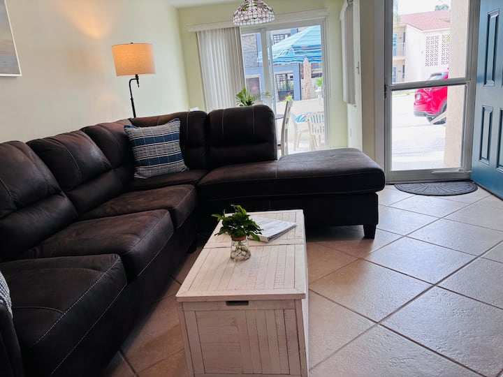 Salty Air Retreat-steps From The Beach - Siesta Key, FL