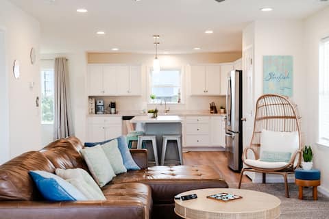 Top Airbnb: new construction - ocean side with ocean view! in Avon