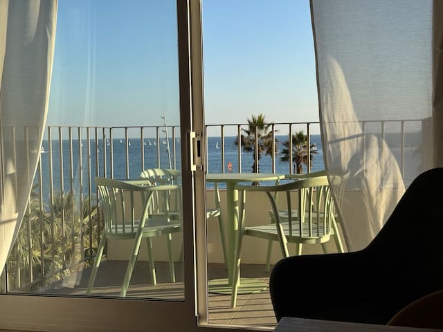 Sea view Barceloneta apartment