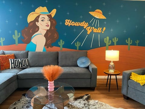 Popular Airbnb listing: Space Cowboy 1 - fenced patio+yard - pets welcome in Near Northwest