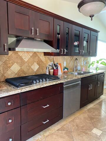 Spacious 3 bedrooms & 2 bath & View!