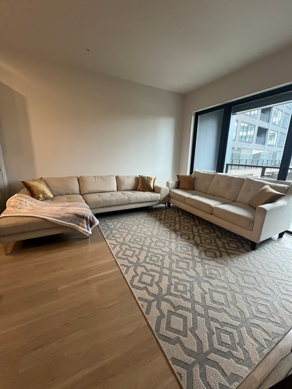 Successful Airbnb property: Modern Midtown 1BR| Work or Vaca in Marietta Street Artery