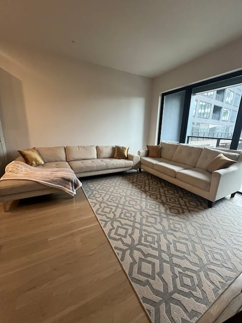 Successful Airbnb property: Modern Midtown 1BR| Work or Vaca in Marietta Street Artery
